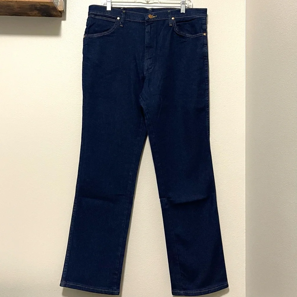 NWT Wrangler Slim Fit Jeans - Cowboy Cut & Stretchy - Size 35 | 32